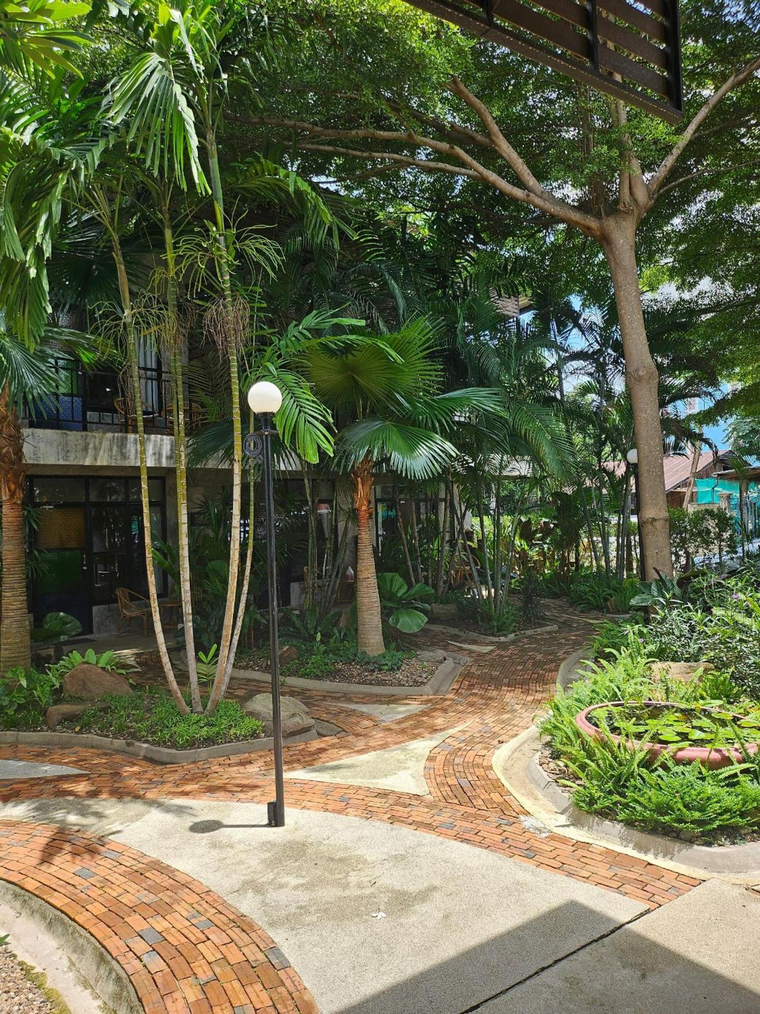 The Picturebook Guesthouse Мае-Сот Экстерьер фото