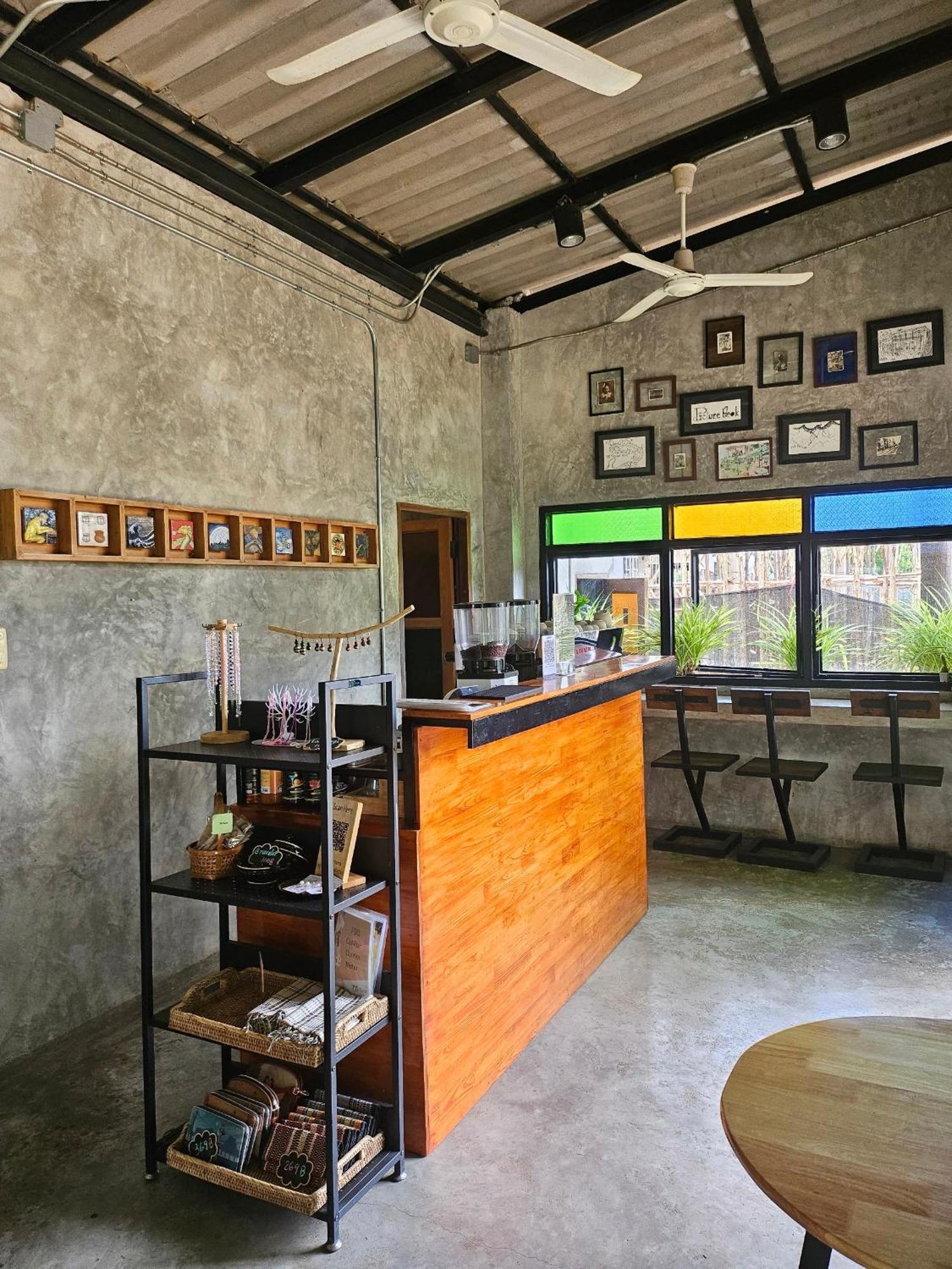 The Picturebook Guesthouse Мае-Сот Экстерьер фото
